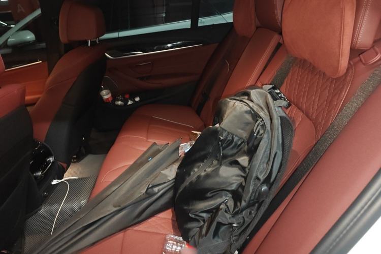 Used BMW 5 Series 2022 Second Facelift 530Li Luxury Version M Sport Package Left Rear Seat