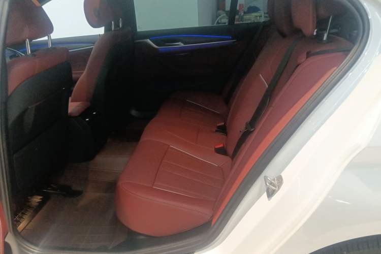 Used BMW 5 Series 2022 Restyled 530Li Leading Edition M Sport Package Left Rear Seat