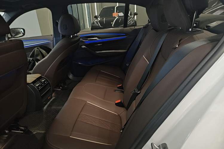 Used BMW 5 Series 2022 Restyled 530Li Leading Edition M Sport Package Left Rear Seat