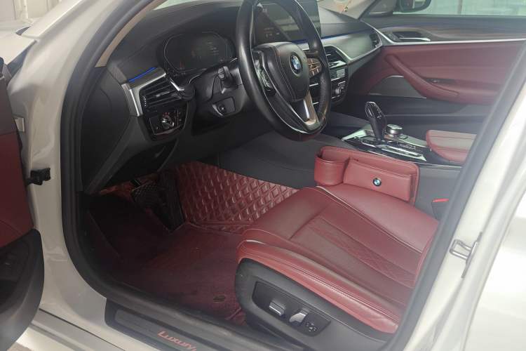 Used BMW 5 Series 2022 Updated 530Li Leading Edition Luxury Package Left Rear Seat