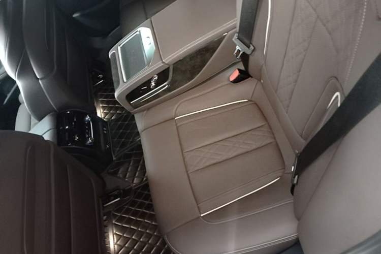 Used BMW 5 Series 2022 Second Facelift 530Li Luxury Version M Sport Package Left Rear Seat
