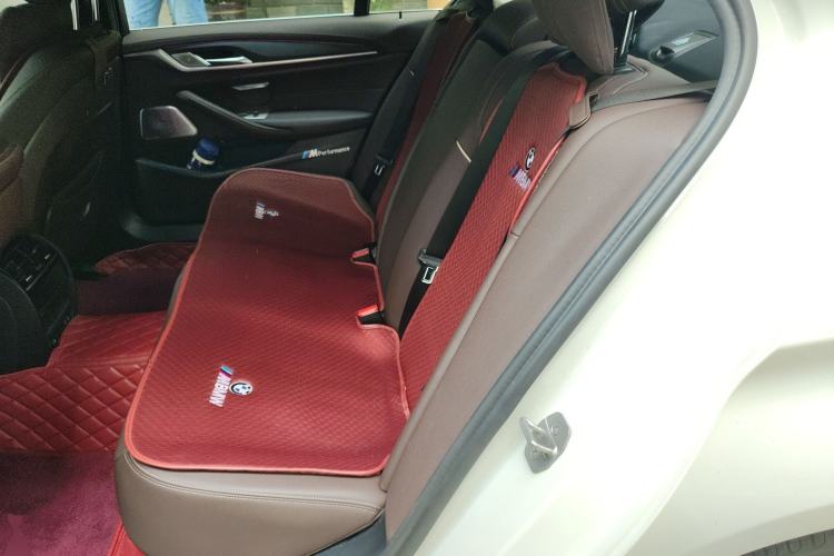 Used BMW 5 Series 2022 Second Facelift 530Li Leading Edition M Sport Package Left Rear Seat