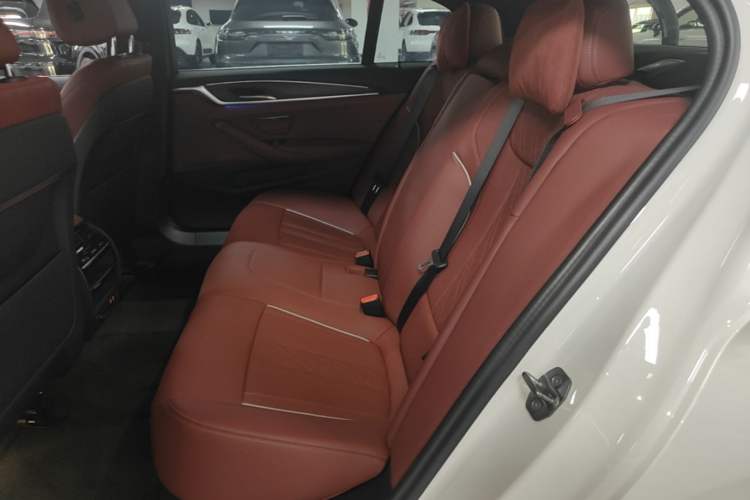 Used BMW 5 Series 2022 Second Facelift 530Li Leading Edition M Sport Package Left Rear Seat