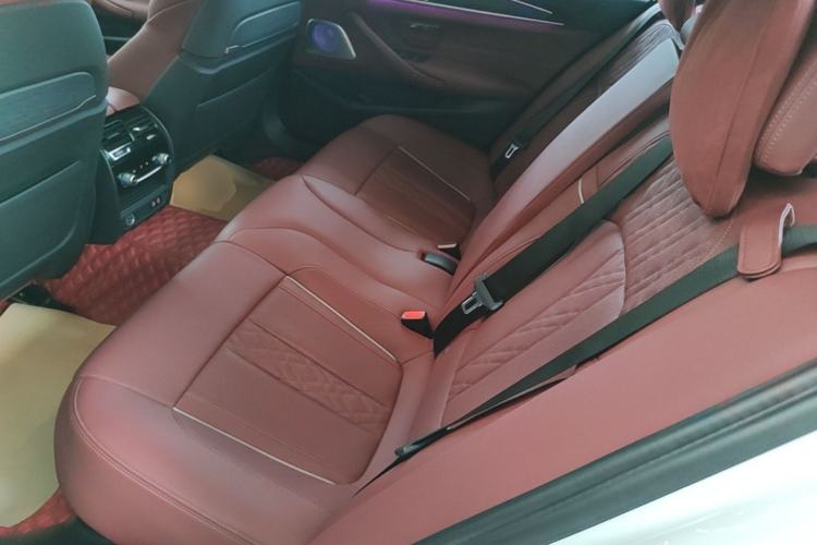 Used BMW 5 Series 2022 Second Facelift 530Li Luxury Version M Sport Package Left Rear Seat
