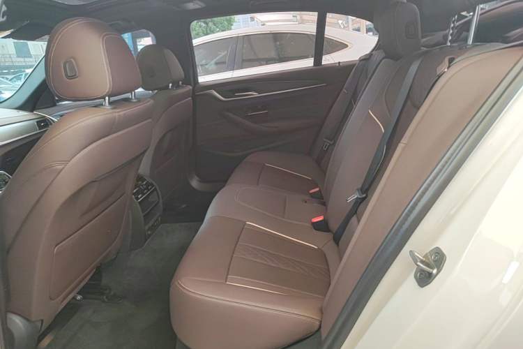 Used BMW 5 Series 2022 Second Facelift 530Li Leading Edition M Sport Package Left Rear Seat