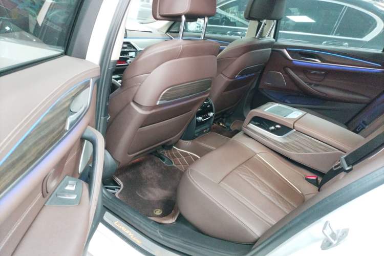 Used BMW 5 Series 2022 Second Facelift 530Li Luxury Edition Premium Package Left Rear Seat