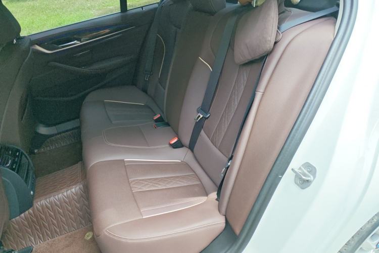 Used BMW 5 Series 2022 Second Facelift 525Li Luxury Package Left Rear Seat