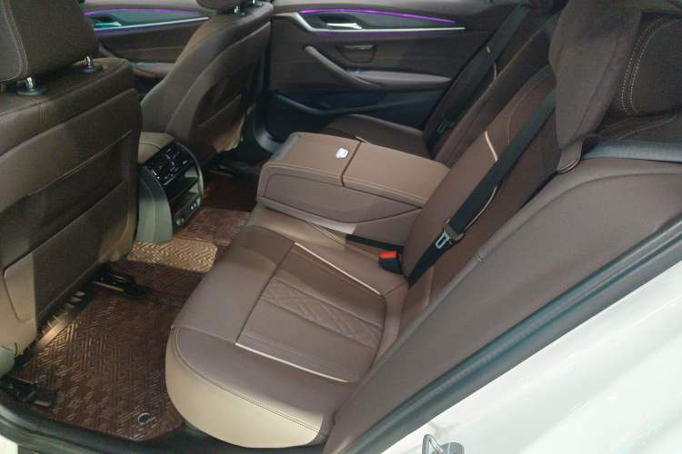 Used BMW 5 Series 2022 Second Facelift 530Li Leading Edition M Sport Package Left Rear Seat