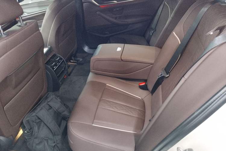 Used BMW 5 Series 2022 Second Facelift 530Li Leading Edition M Sport Package Left Rear Seat