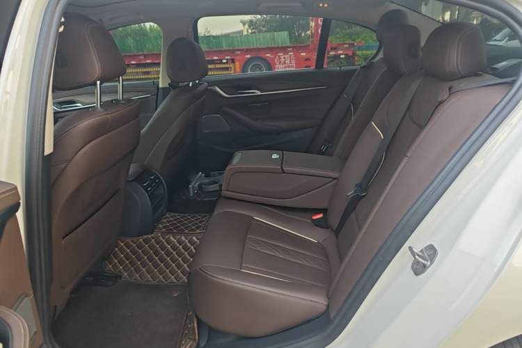 Used BMW 5 Series 2022 Updated 530Li Leading Edition Luxury Package Left Rear Seat