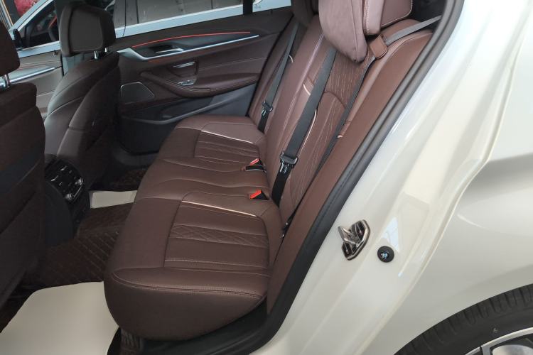 Used BMW 5 Series 2022 Second Facelift 530Li Luxury Version M Sport Package Left Rear Seat