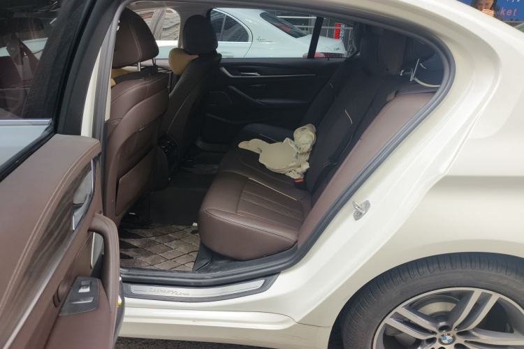 Used BMW 5 Series 2022 530Li Leading Luxury Package Left Rear Seat