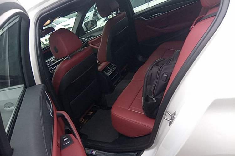 Used BMW 5 Series 2022 Second Facelift 530Li Leading Edition M Sport Package Left Rear Seat