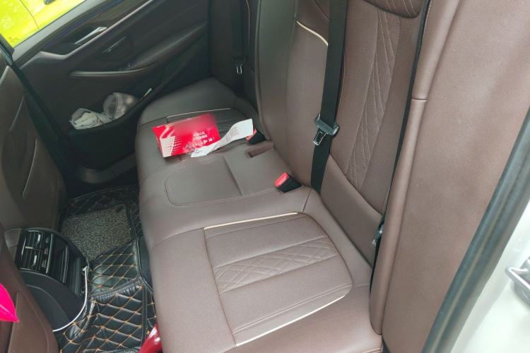 Used BMW 5 Series 2022 Second Facelift 530Li Leading Edition M Sport Package Left Rear Seat