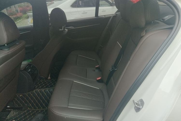Used BMW 5 Series 2022 Restyled 530Li Leading Edition M Sport Package Left Rear Seat