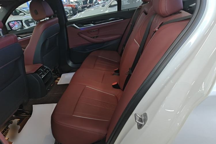 Used BMW 5 Series 2022 Restyled 530Li Leading Edition M Sport Package Left Rear Seat