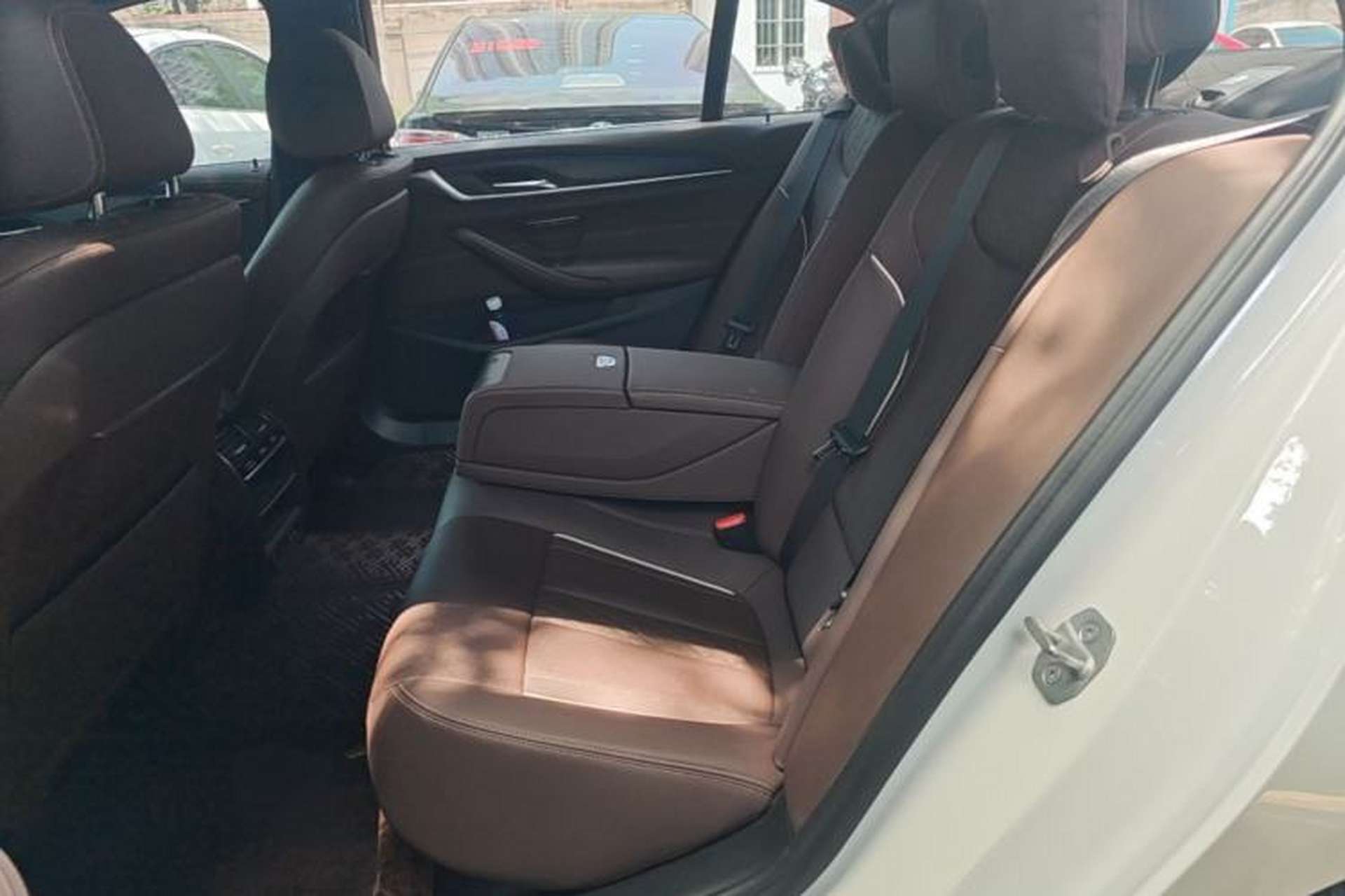 Used BMW 5 Series 2022 Second Facelift 530Li Leading Edition M Sport Package Left Rear Seat