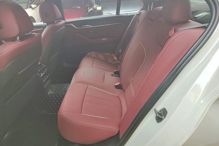 Used BMW 5 Series 2022 Second Facelift 530Li Leading Edition M Sport Package Left Rear Seat