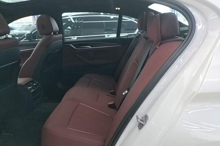 Used BMW 5 Series 2022 Second Facelift 530Li Leading Edition M Sport Package Left Rear Seat