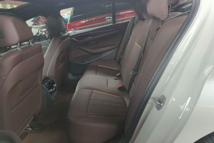 Used BMW 5 Series 2022 Restyled 530Li Leading Edition M Sport Package Left Rear Seat