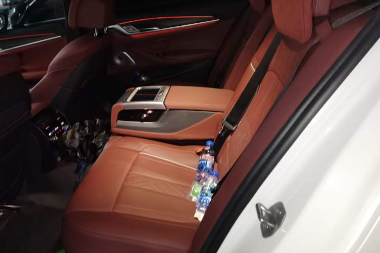 Used BMW 5 Series 2022 530Li Luxury Edition M Sport Package Left Rear Seat