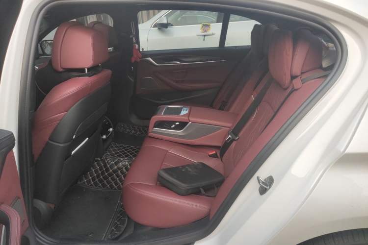 Used BMW 5 Series 2022 Second Facelift 530Li Luxury Version M Sport Package Left Rear Seat