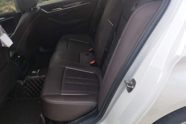 Used BMW 5 Series 2022 525Li Luxury Package Left Rear Seat