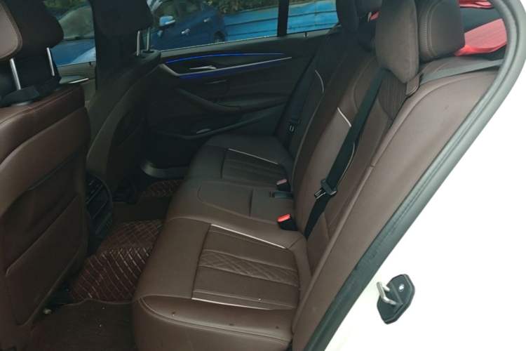 Used BMW 5 Series 2022 Restyled 530Li Leading Edition M Sport Package Left Rear Seat