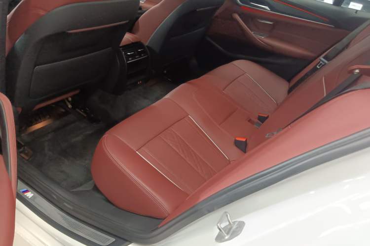 Used BMW 5 Series 2022 Restyled 530Li Leading Edition M Sport Package Left Rear Seat