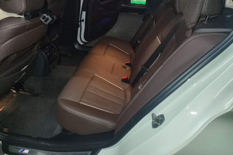 Used BMW 5 Series 2022 530Li Leading Model M Sport Package Left Rear Seat