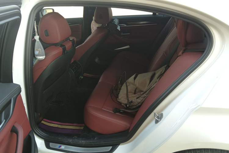 Used BMW 5 Series 2022 Restyled 530Li Leading Edition M Sport Package Left Rear Seat