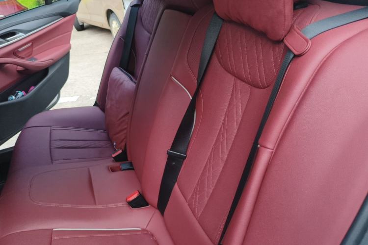 Used BMW 5 Series 2022 Restyled 530Li Leading Edition M Sport Package Left Rear Seat
