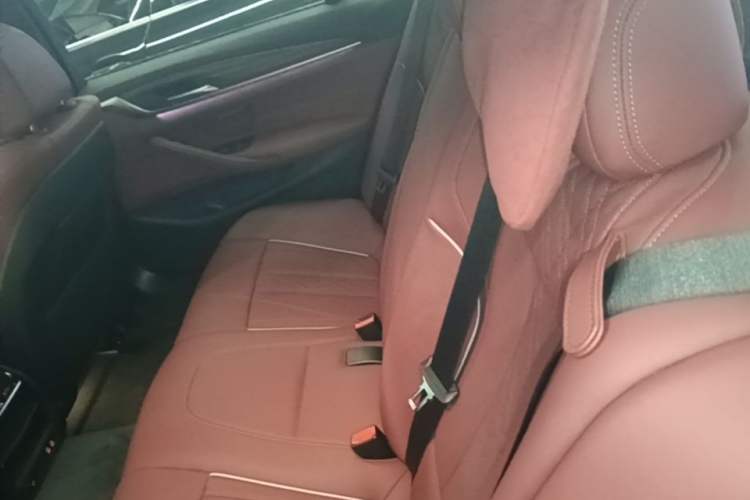 Used BMW 5 Series 2022 Second Facelift 530Li Leading Edition M Sport Package Left Rear Seat