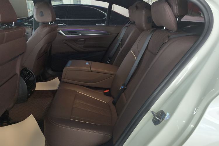 Used BMW 5 Series 2022 Restyled 530Li Leading Edition M Sport Package Left Rear Seat
