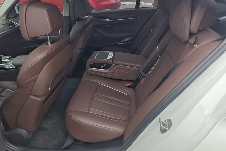 Used BMW 5 Series 2022 Second Facelift 530Li Luxury Edition Premium Package Left Rear Seat