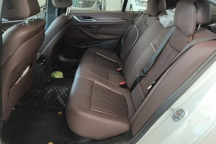 Used BMW 5 Series 2022 Restyled 530Li Leading Edition M Sport Package Left Rear Seat