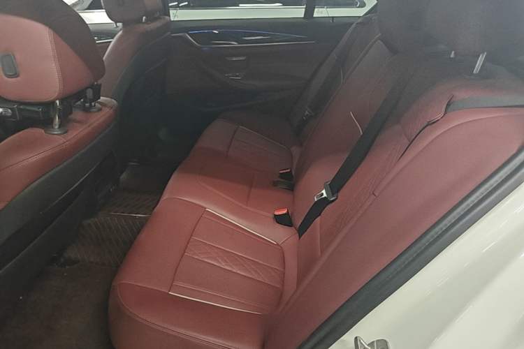 Used BMW 5 Series 2022 Restyled 530Li Leading Edition M Sport Package Left Rear Seat