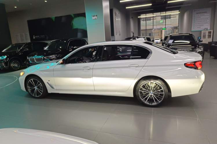 Used BMW 5 Series 2022 Second Facelift 530Li Leading Edition M Sport Package Left Side