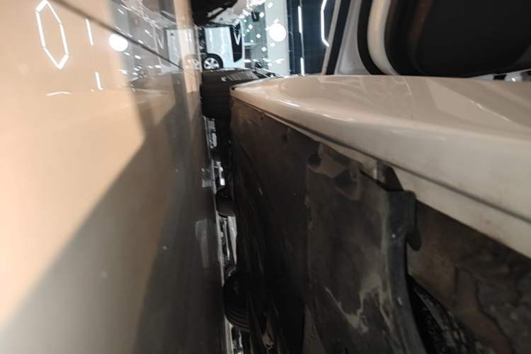 Used BMW 5 Series 2022 Second Facelift 530Li Leading Edition M Sport Package Left Side Sill