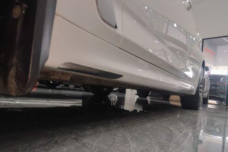 Used BMW 5 Series 2022 Restyled 525Li M Sport Package Left Side Sill