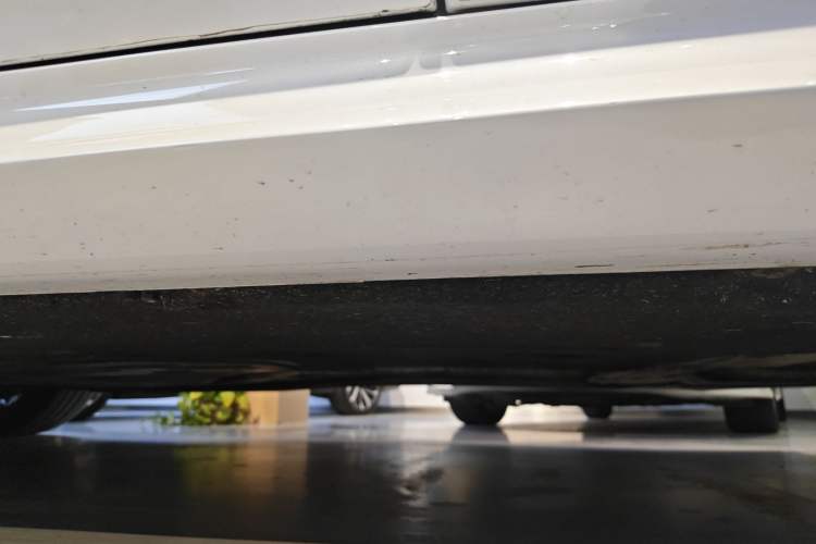 Used BMW 5 Series 2022 Restyled 530Li Leading Edition M Sport Package Left Side Sill