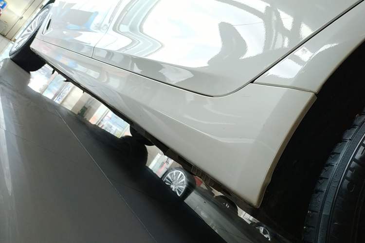 Used BMW 5 Series 2022 Restyled 525Li Luxury Package Left Side Sill