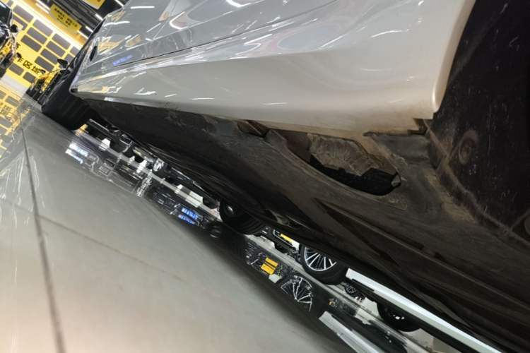 Used BMW 5 Series 2022 Second Facelift 530Li Leading Edition M Sport Package Left Side Sill
