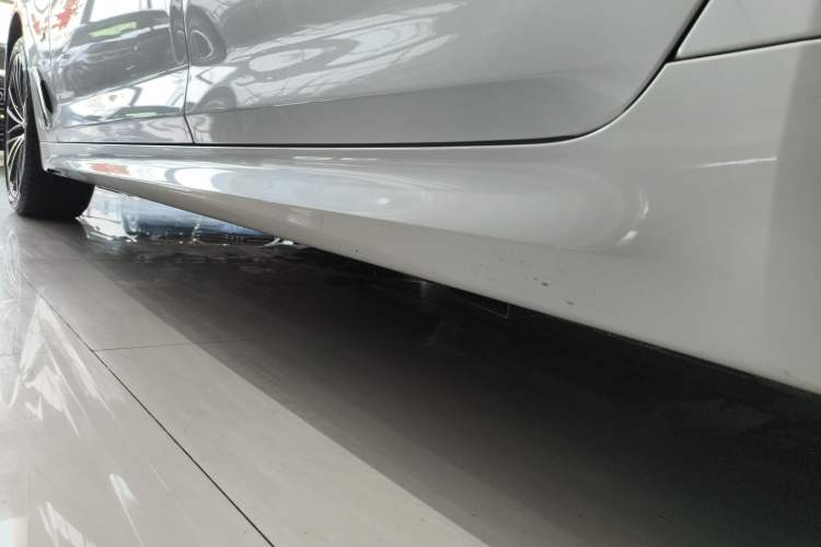 Used BMW 5 Series 2022 Restyled 530Li Leading Edition M Sport Package Left Side Sill