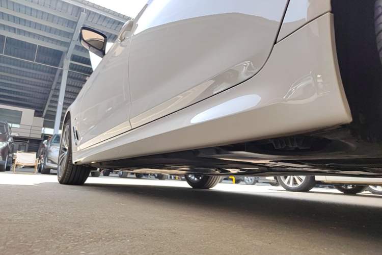 Used BMW 5 Series 2022 Second Facelift 530Li Leading Edition M Sport Package Left Side Sill