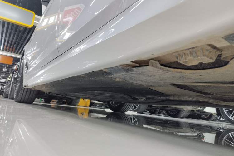 Used BMW 5 Series 2022 Second Facelift 530Li Leading Edition M Sport Package Left Side Sill
