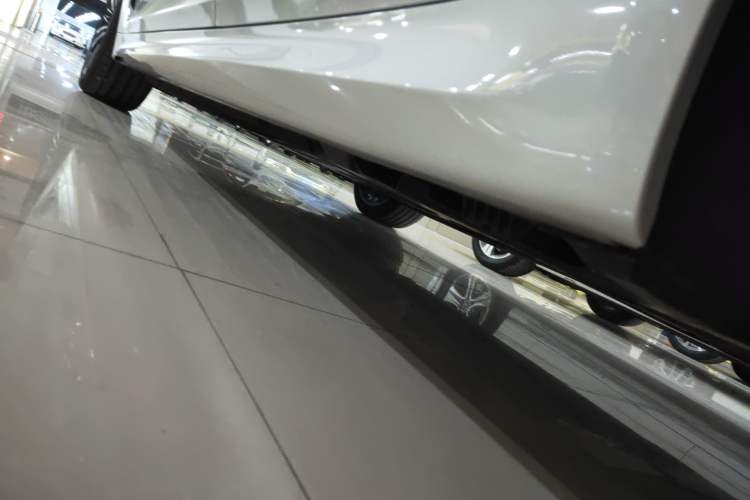 Used BMW 5 Series 2022 Second Facelift 530Li Leading Edition M Sport Package Left Side Sill