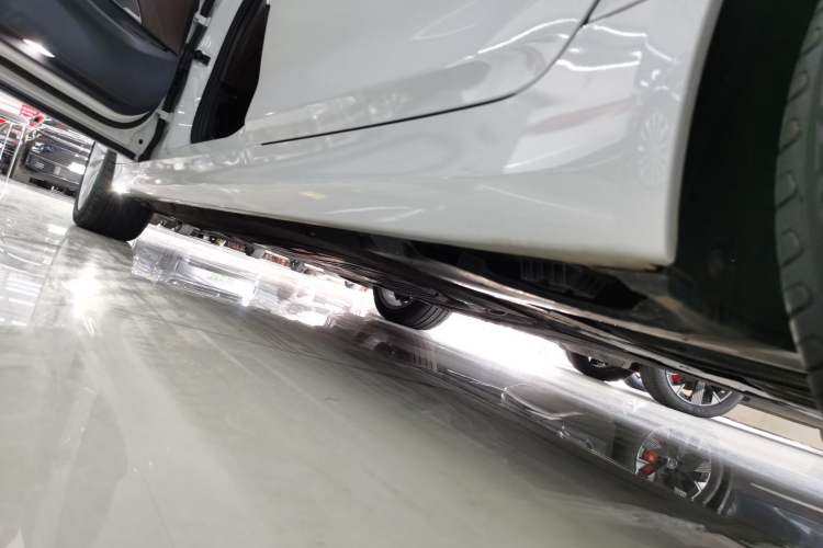 Used BMW 5 Series 2022 Second Facelift 530Li Luxury Edition Premium Package Left Side Sill