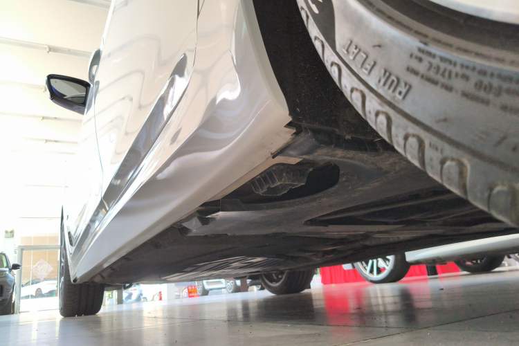 Used BMW 5 Series 2022 Second Facelift 530Li Luxury Version M Sport Package Left Side Sill