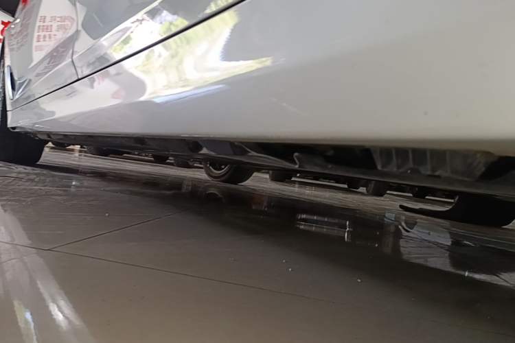 Used BMW 5 Series 2022 Second Facelift 525Li Luxury Package Left Side Sill